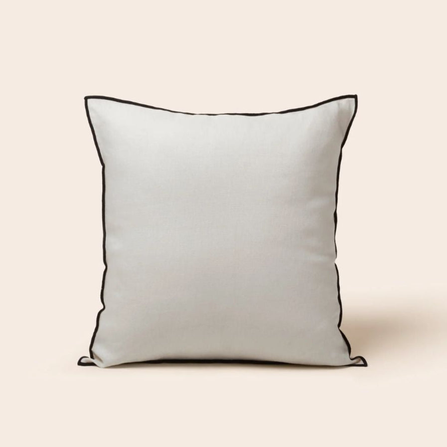 Housse de coussin Carlina calcaire et bourdon noir 50x50 cm