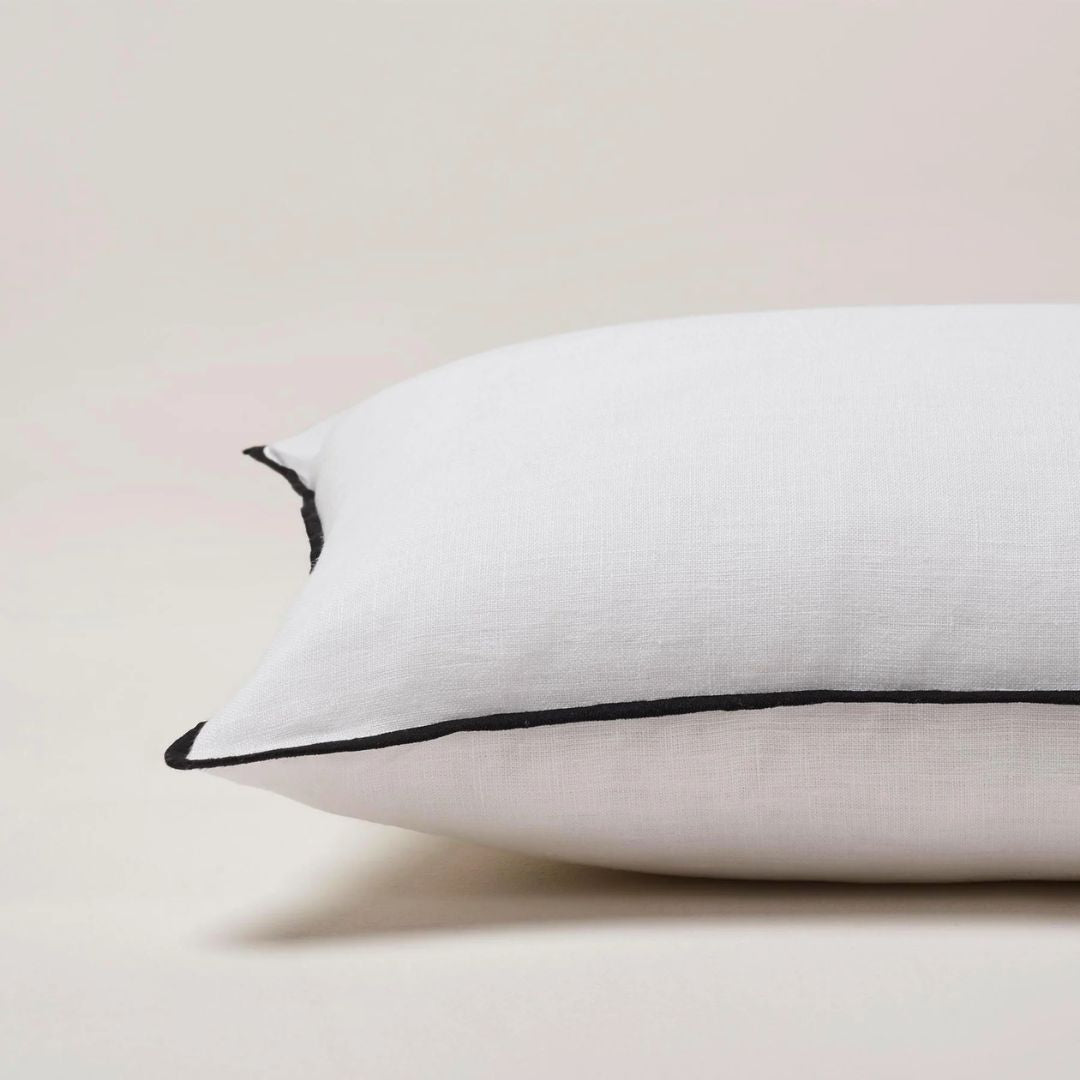 Housse de coussin Carlina blanc pur et bourdon noir 50x50 cm