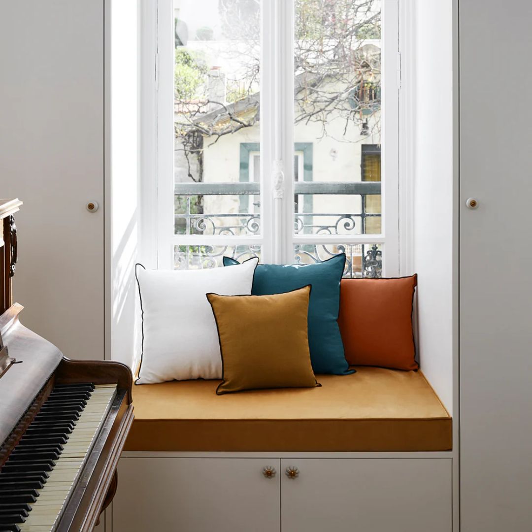 Housse de coussin Carlina blanc pur et bourdon noir 50x50 cm