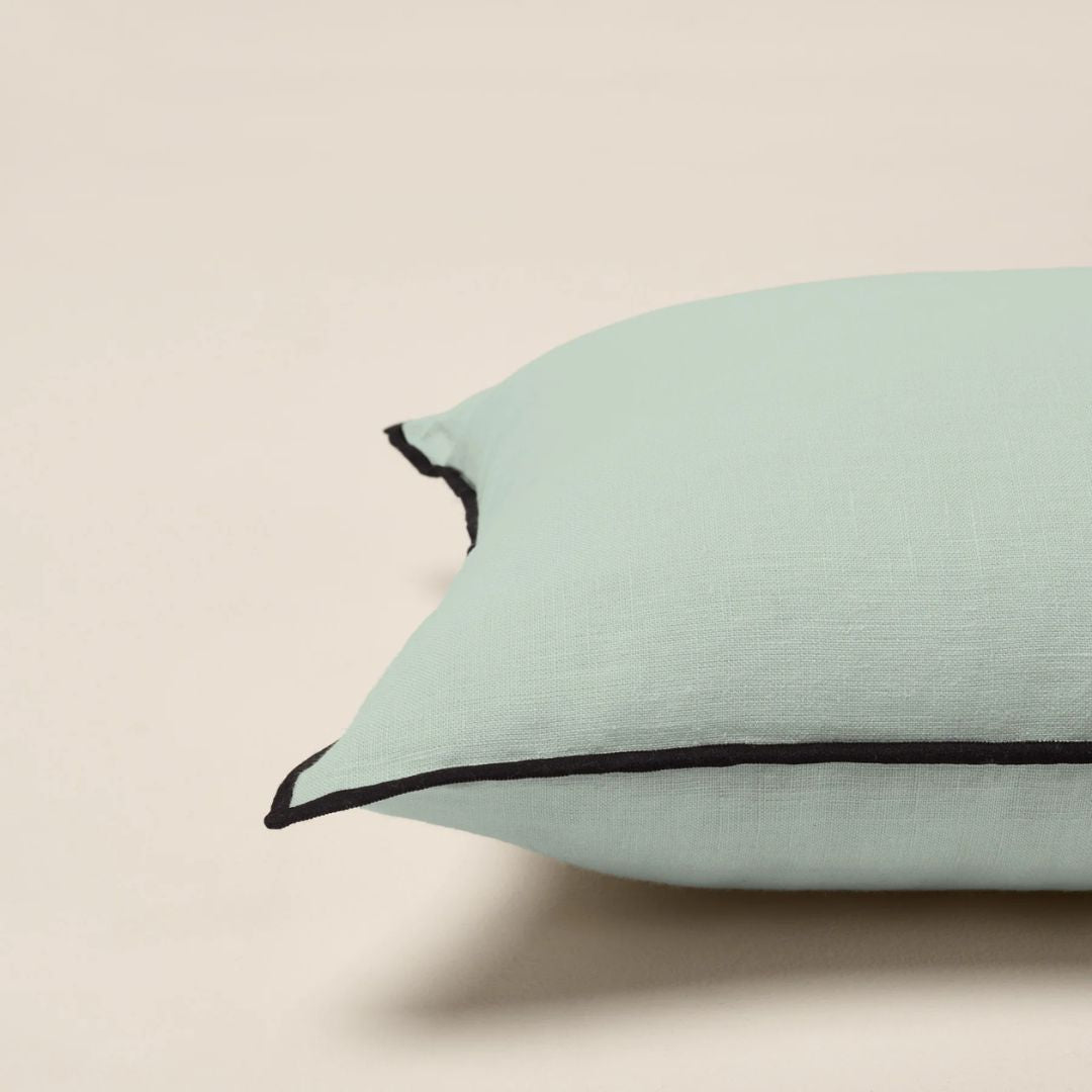 Housse de coussin Carlina tilleul et bourdon noir 40x40 cm