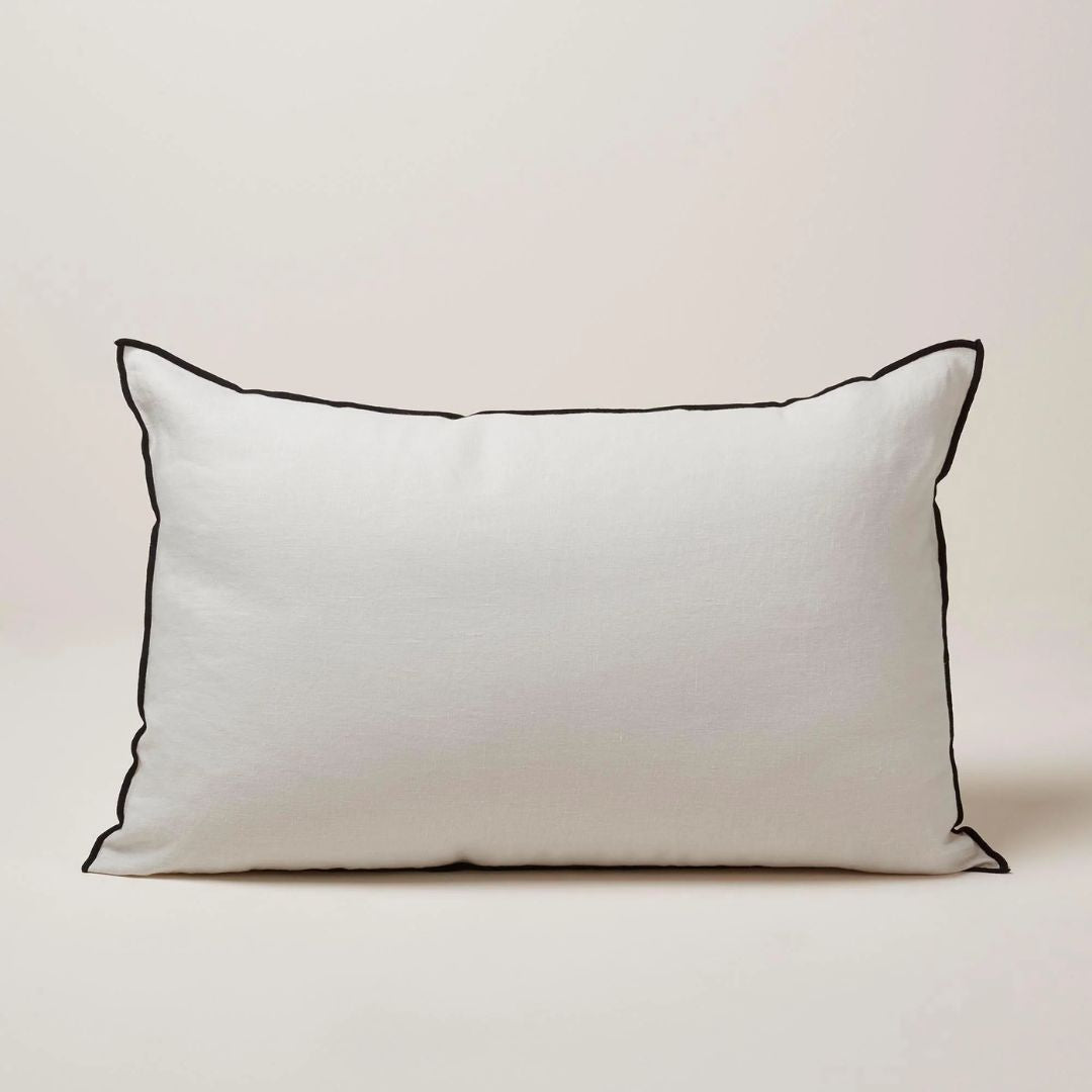 Housse de coussin Carlina calcaire et bourdon noir 40x60 cm