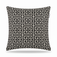 Coussin carré GRECA en velours noir et ivoire, motif grecque à méandres, 45×45 cm — Nwidea Living
