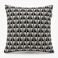 Coussin carré NOVA en velours noir et ivoire, motif étoiles rayonnantes, 45×45 cm — Nwidea Living