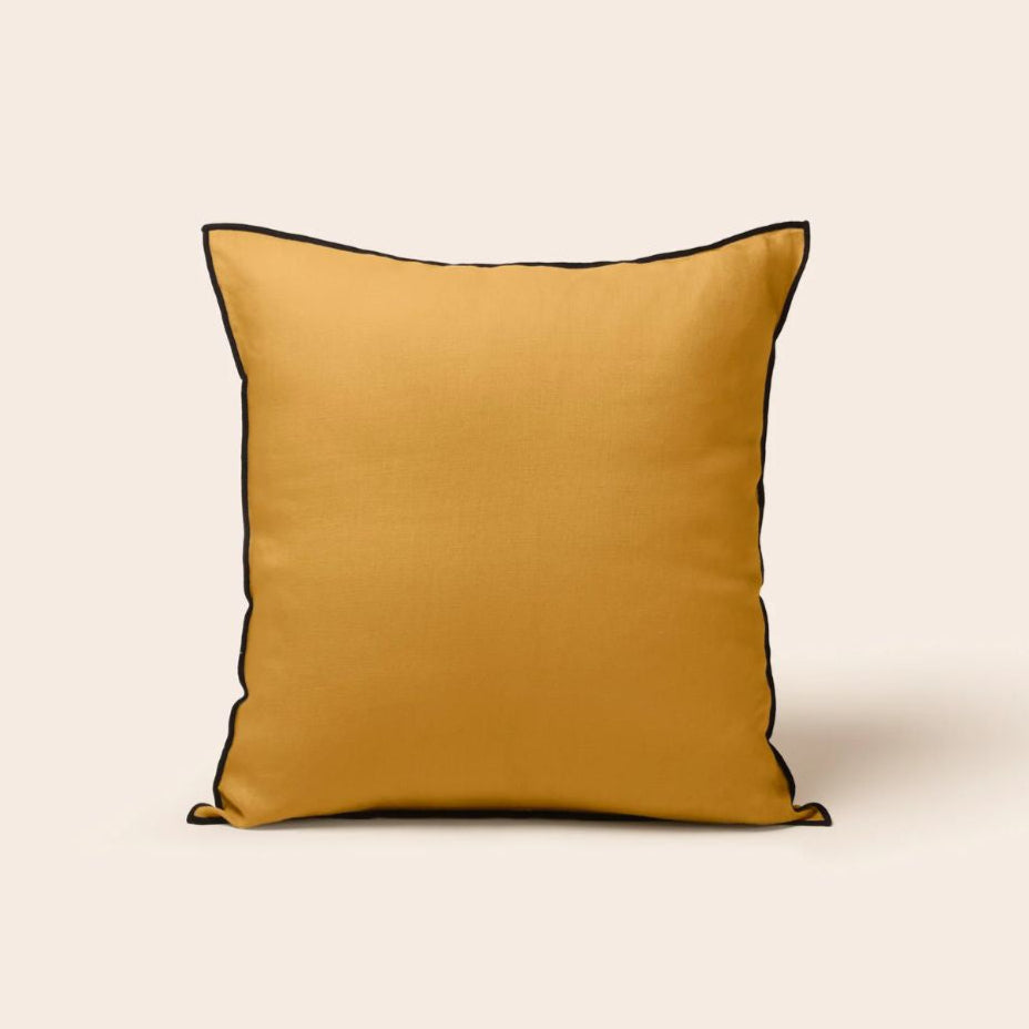 Housse de coussin Carlina ocre et bourdon noir 50x50 cm