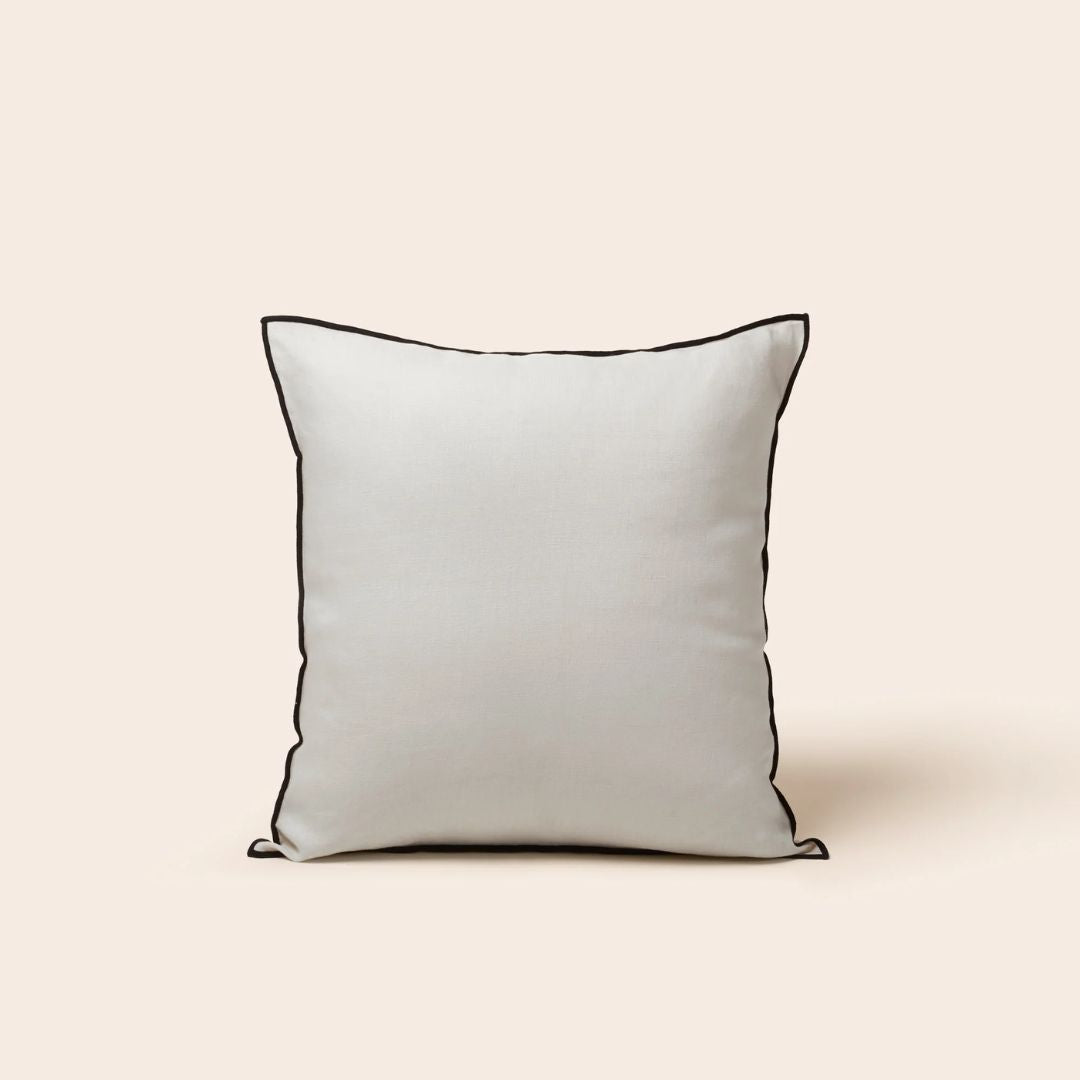 Housse de coussin Carlina calcaire et bourdon noir 40x40 cm