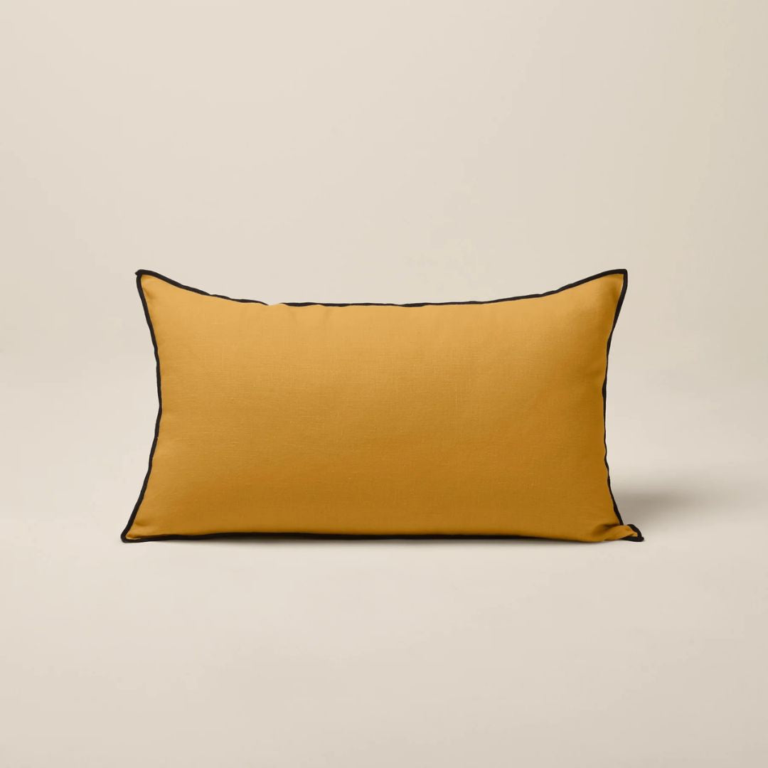 Housse de coussin Carlina ocre et bourdon noir 28x47 cm